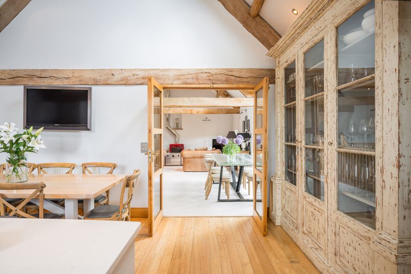 Kitchen / Breakfast Room- click for photo gallery